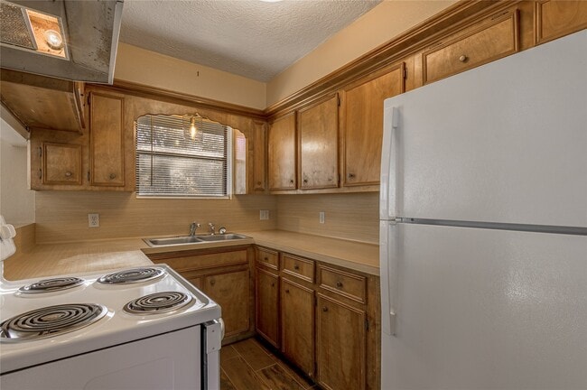 Building Photo - 39 Wire Rd Loop