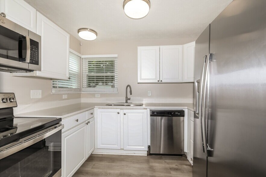 Building Photo - 1531 Creekside Ln
