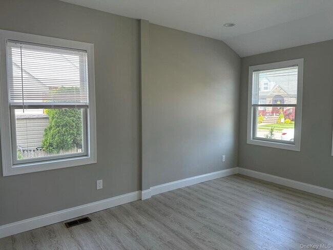 Building Photo - 39 Fairfield Ave