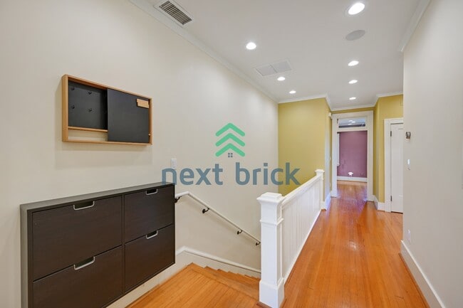 Building Photo - Rare Find-Heritage Historic Lake View Luxury Condo opportunity!