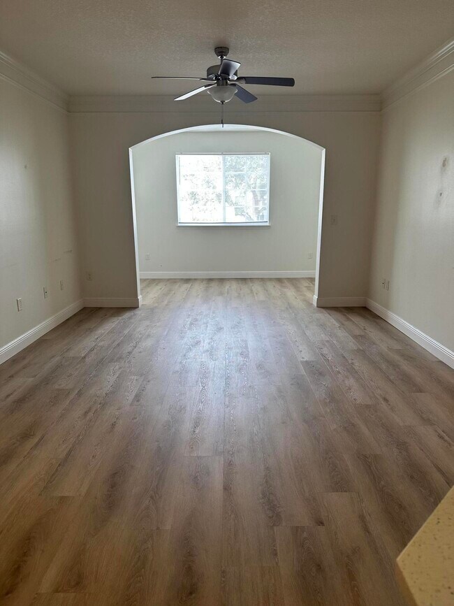 Building Photo - 9905 Baywinds Blvd