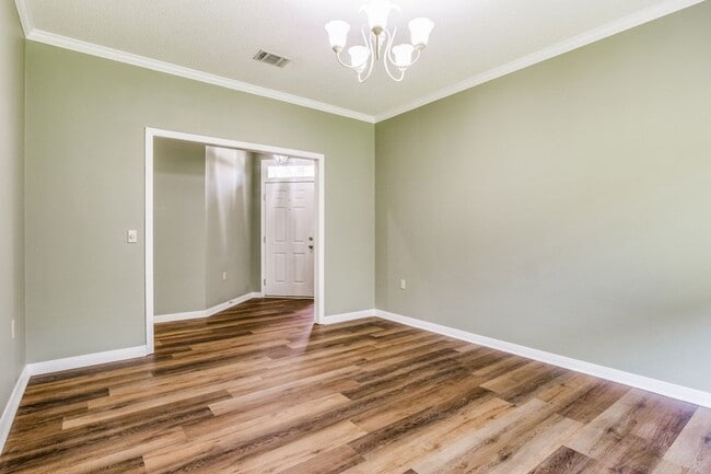 Building Photo - Great Home in the Tiger Point community of Champions Green!