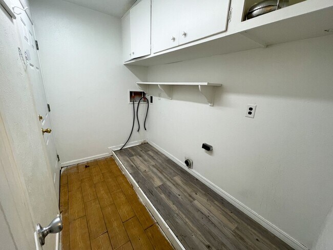 Building Photo - 770 Peyton Dr