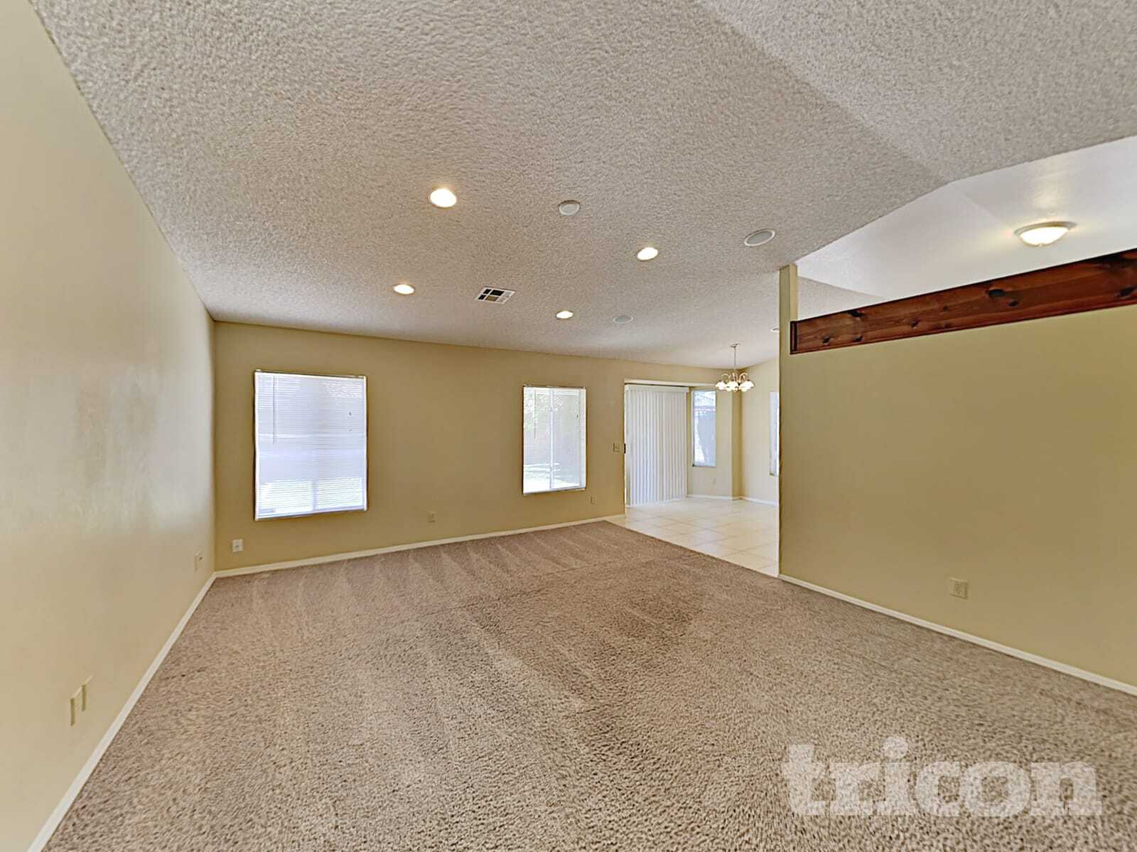 Building Photo - 601 E Palomino Dr