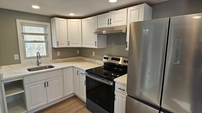 Building Photo - 825 Scenic Hwy