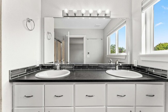 Building Photo - Charming Eagle Cul-de-Sac Retreat – 4 BR, ...