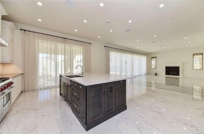 Building Photo - 105 Spacial