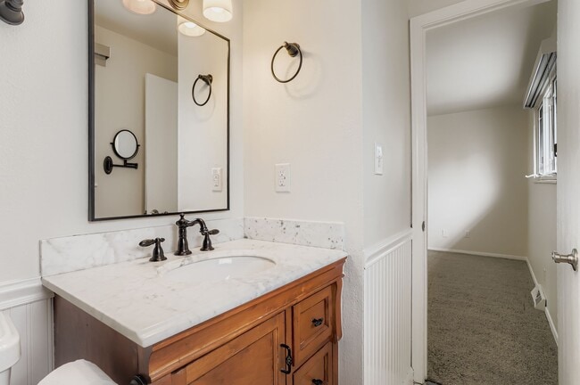 Building Photo - 577 Hilltop St