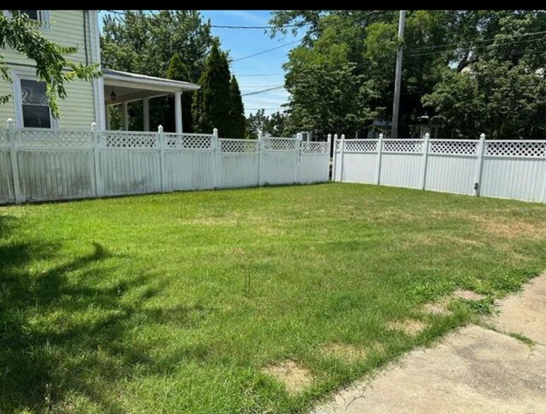 Building Photo - 5215 Huntington Ave