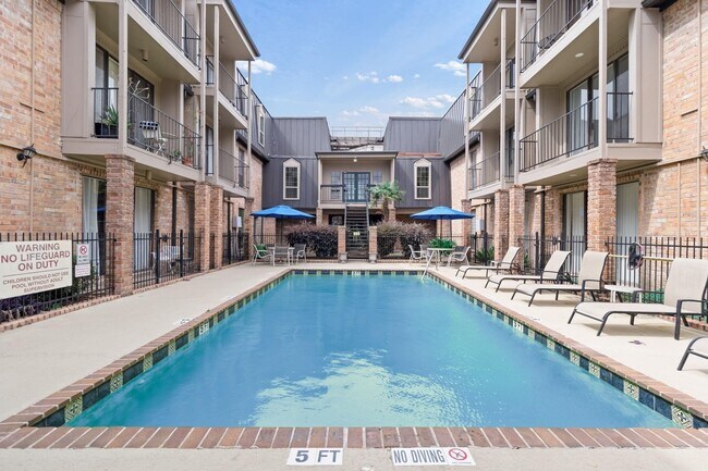 Building Photo - 2425 Underwood St