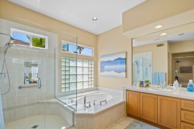 Building Photo - 872 Mission Creek Dr