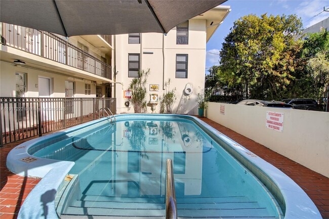 Building Photo - 1600 S Le Jeune Rd