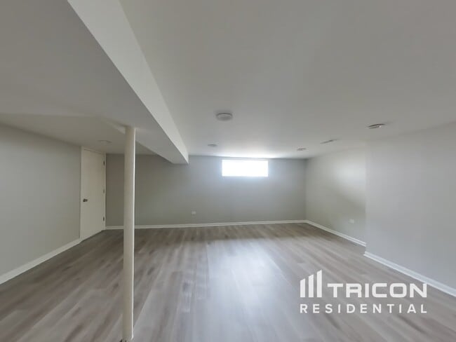 Building Photo - 1401 Oak Hill Ct