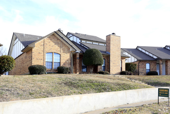 Building Photo - Lakeview Townhomes