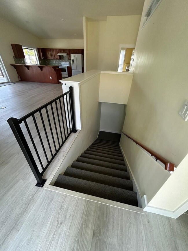 Building Photo - 2 Bedroom | 2 Bathroom Upstairs Duplex