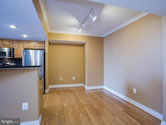 Dining area - 414 Water St