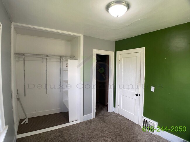 Building Photo - 3 Bedroom (with an extra room) Home Available in Marne, MI
