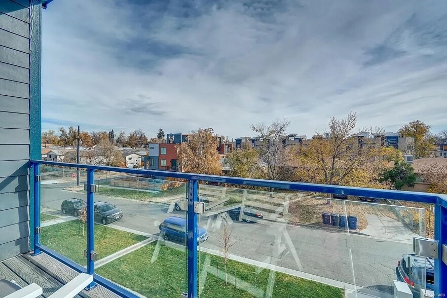 Building Photo - 1925 Hooker St