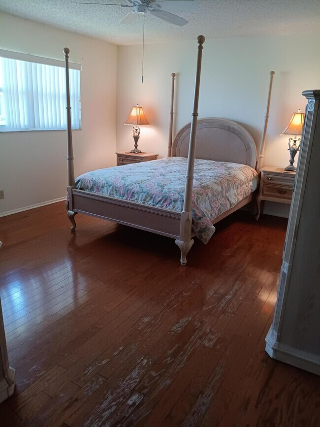 Building Photo - 5730 Fernley Dr E
