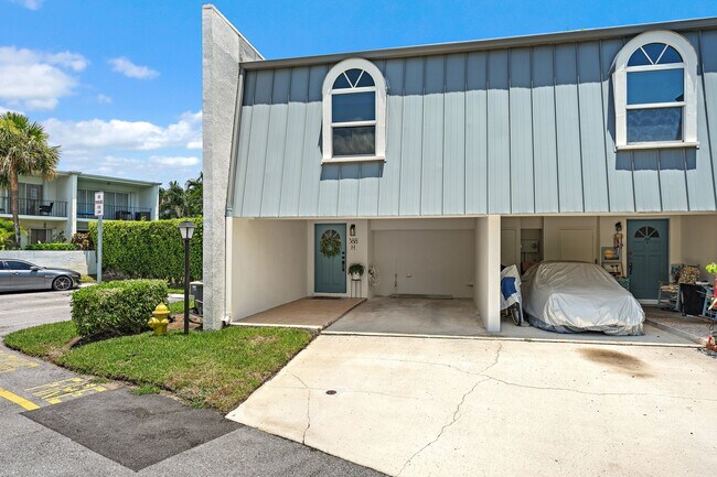 Building Photo - 388 Golfview Rd