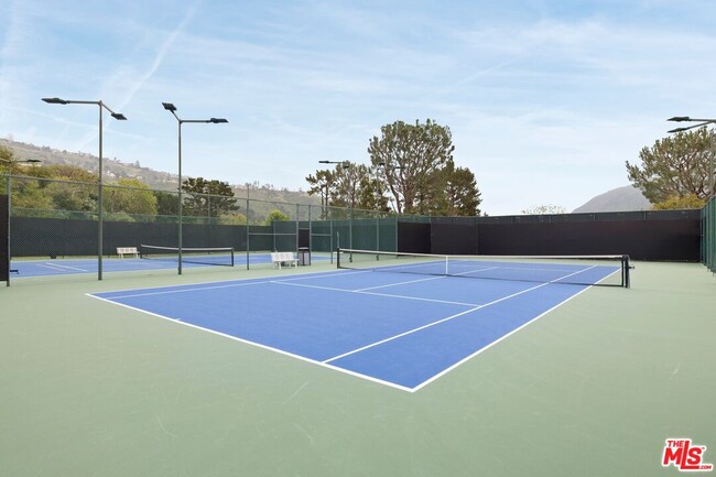 Building Photo - 1329 Avenida de Cortez