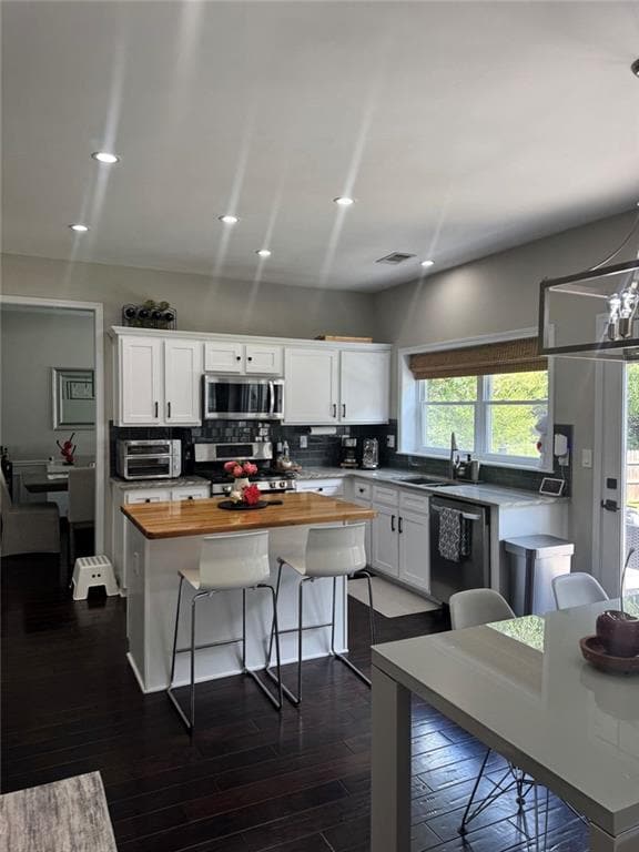 Building Photo - 530 Sessingham Ct