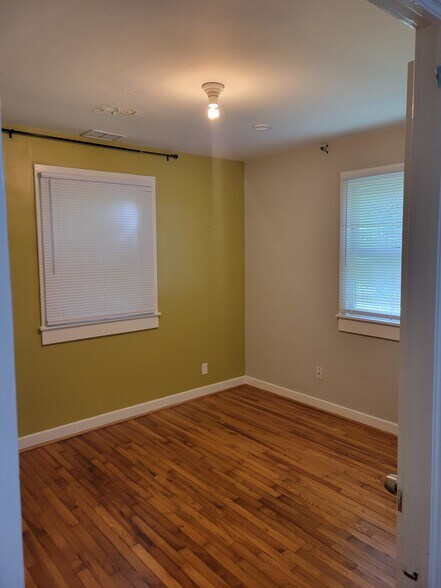 Building Photo - 3445 Draper Ave