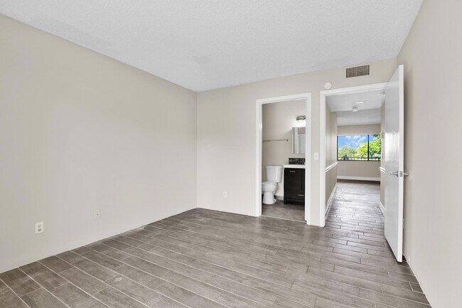 Building Photo - 414 Meadows Cir