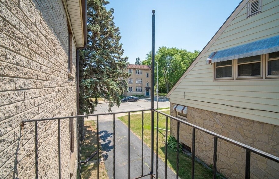 Building Photo - 7936 W Becher St