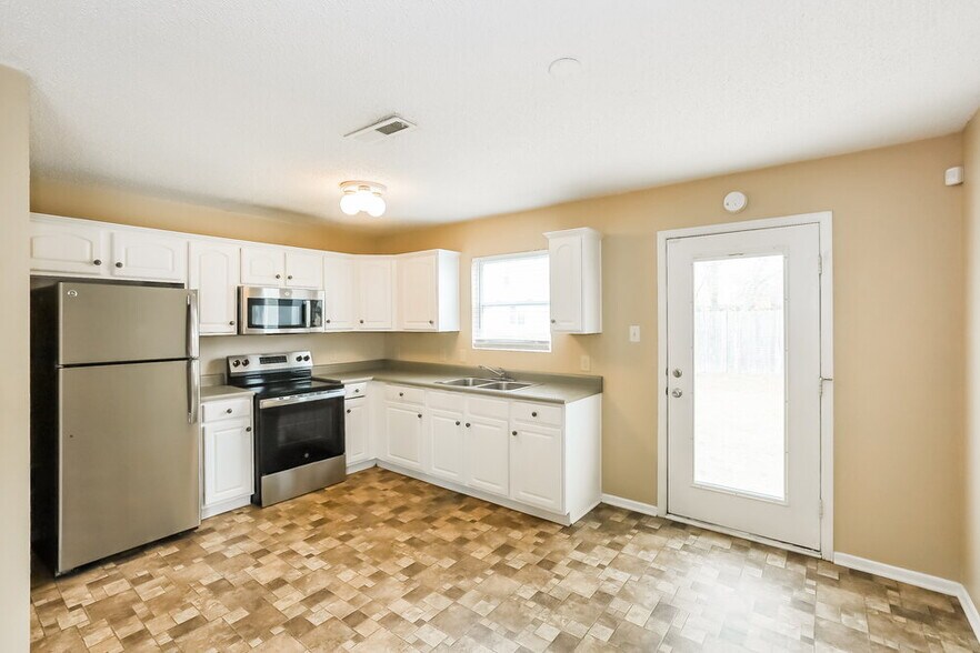 Building Photo - 8607 Bluff Point Dr