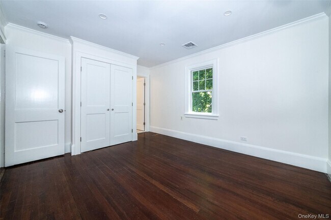 Building Photo - 162 Rockingstone Ave