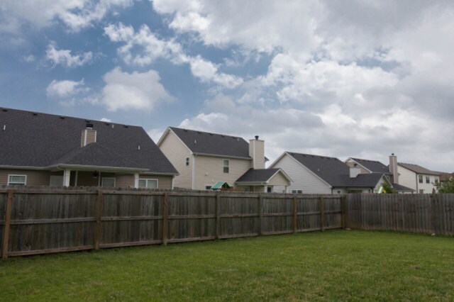 Building Photo - Pet Friendly Two Story in Fox Crossing!