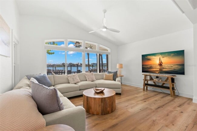 Building Photo - 819 Bay Esplanade