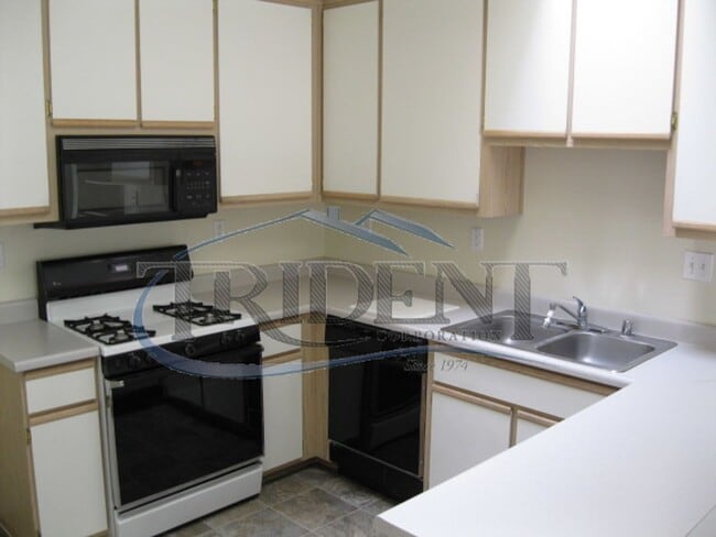 Building Photo - 970-972 Crisp Dr