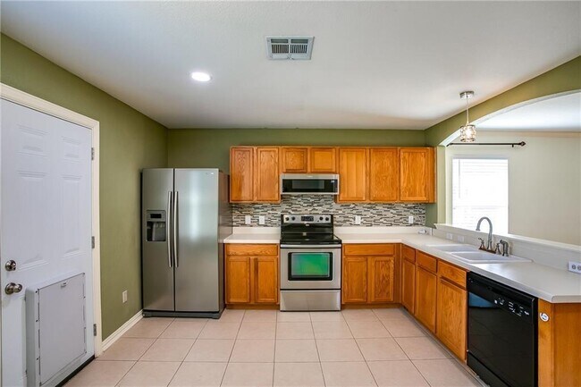 Building Photo - 122 Quail Hollow Dr