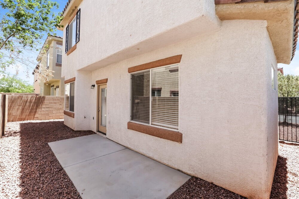 Building Photo - 10890 Avenzano St