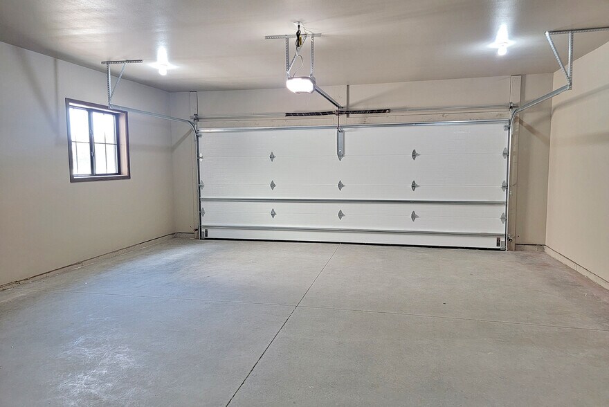 Building Photo - 2208 Lucerne Ave