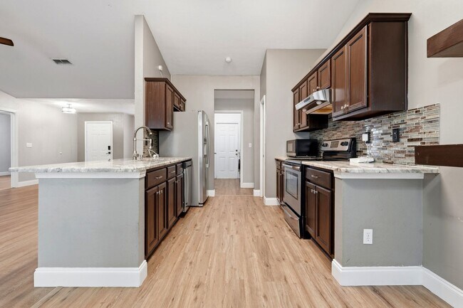 Building Photo - Wellington Place 3 Bedroom 2 Bath