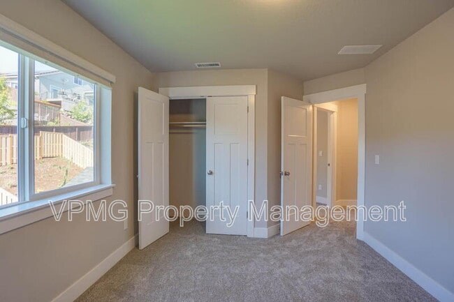 Building Photo - 2331 E Otter Lp