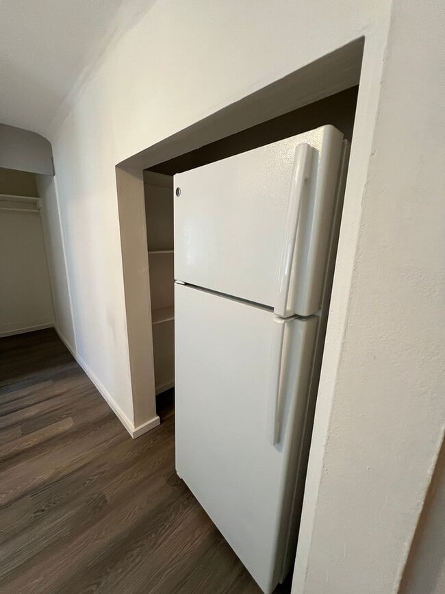 Building Photo - 1919 Duplex