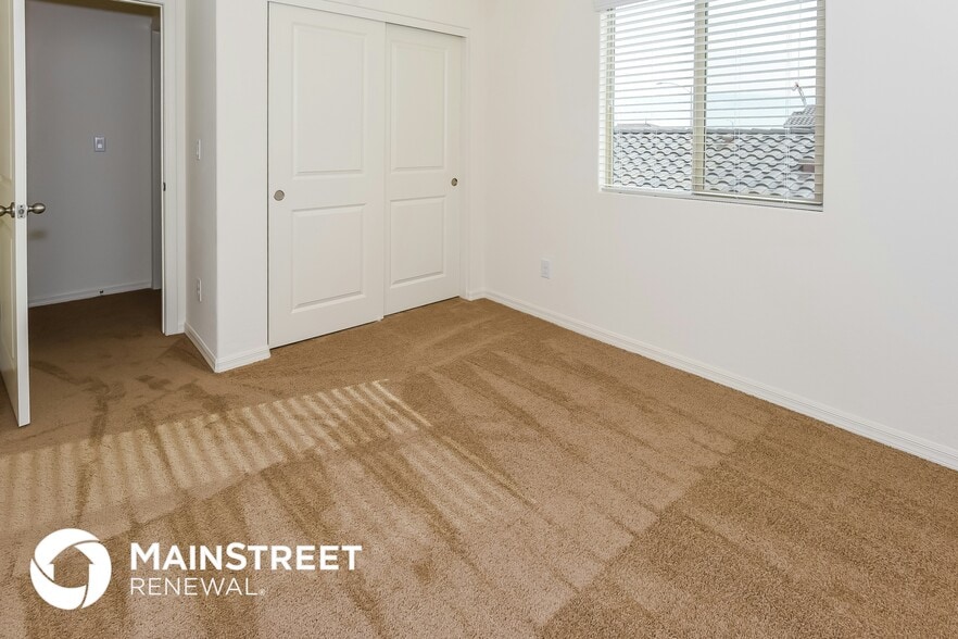 Building Photo - 1883 Metamora St