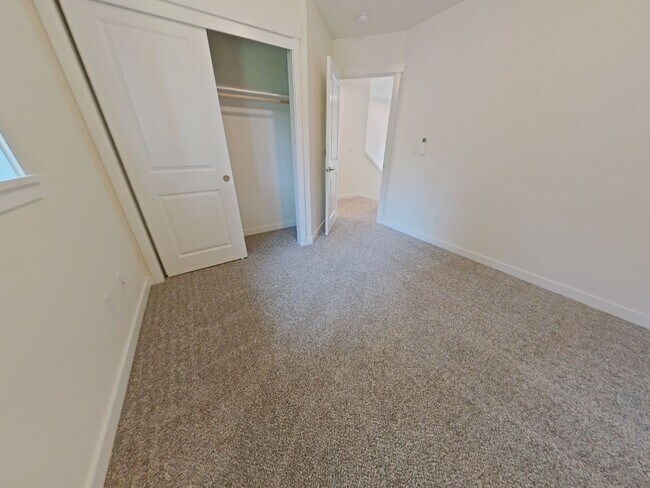 Building Photo - Sylvan Street Duplex