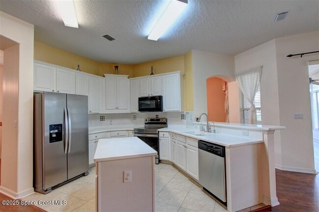Building Photo - 467 Sauders Rd SE