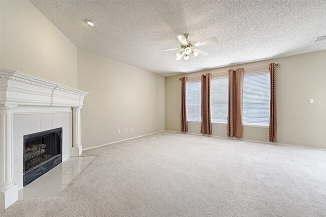 Building Photo - 9701 Thorncliff Dr