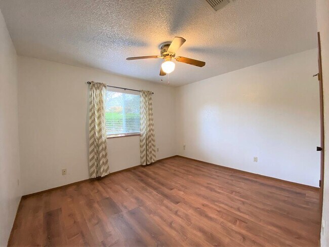 Building Photo - 5502 Honey Dew Terrace