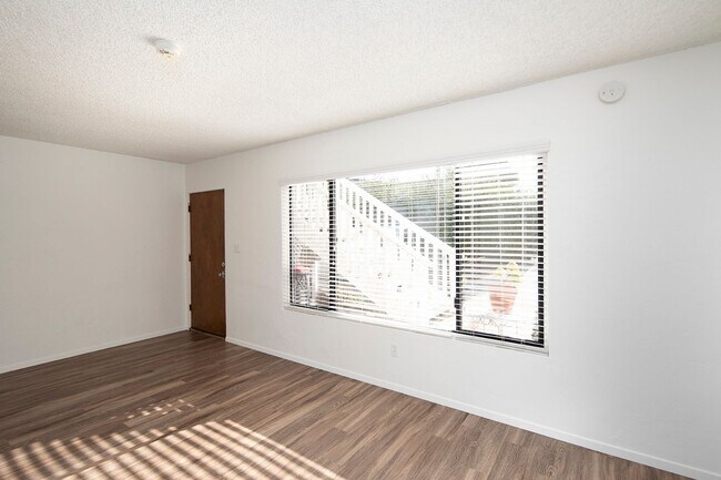 Building Photo - 4268 Valeta St