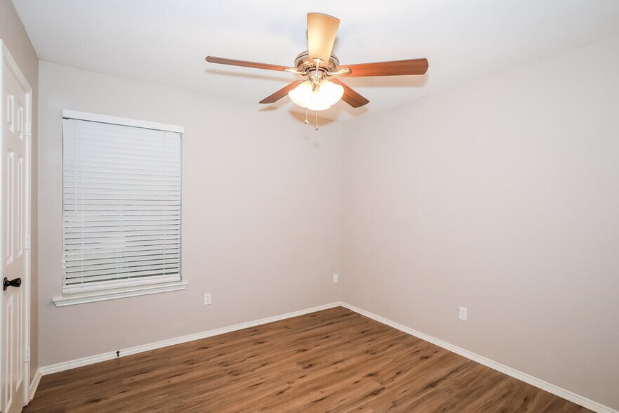 Building Photo - 2607 Mountainview Dr