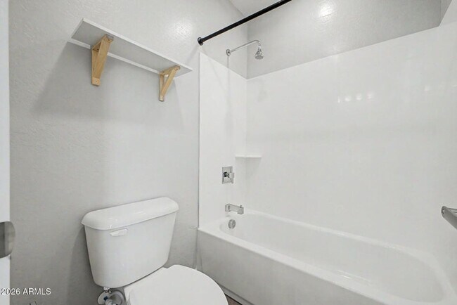 Building Photo - 3 Bedroom 3 Bathroom Recker Pointe Home