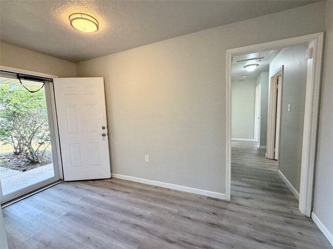 Building Photo - 214 S Texas St