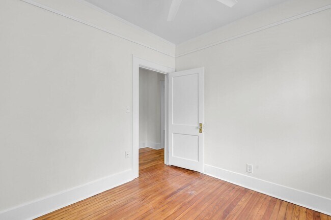 Building Photo - 201 E 48th St